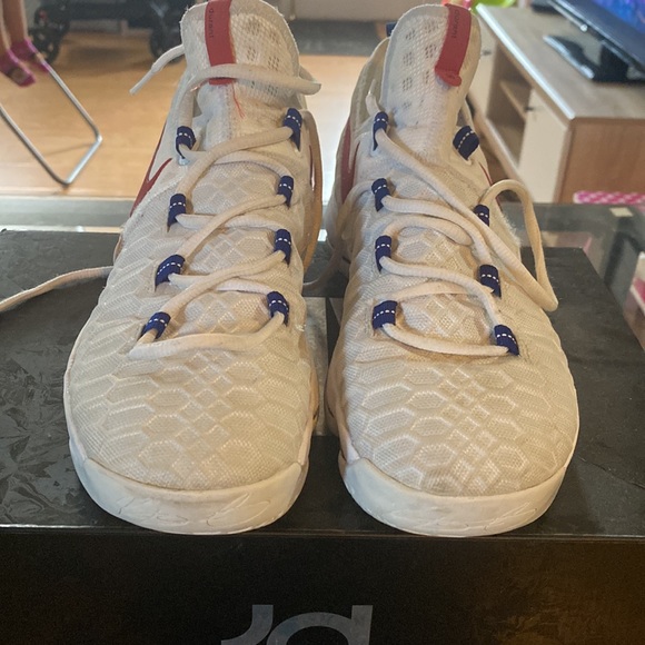 basketball shoes - Picture 3 of 5